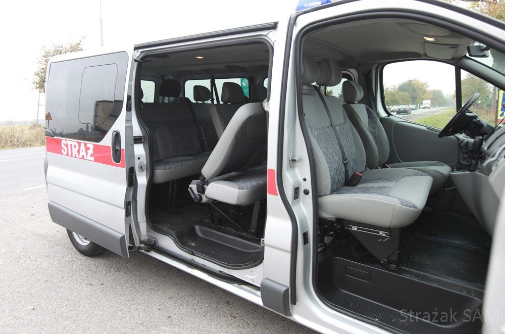 vivaro srebrne 9